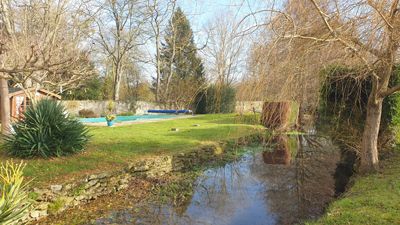 jardin avec rivière de la Propriété à vendre à Brioux-sur- Boutonne en Deux-Sèvres