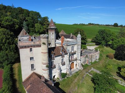 Propriété avec 4 gîtes haut de gamme à vendre à Givry en Saône-et-Loire