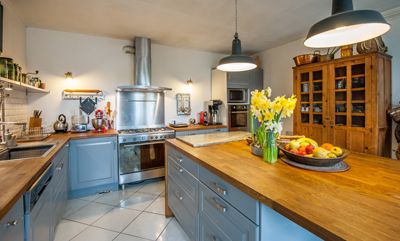 cuisine des Chambres d'hôtes et gîte à vendre à Montbellet entre Mâcon et Tournus en Saône-et-Loire