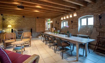 salle à manger des Chambres d'hôtes et gîte à vendre à Montbellet entre Mâcon et Tournus en Saône-et-Loire