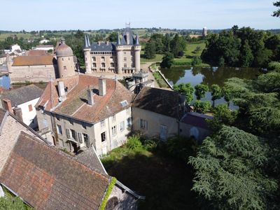 Propriété de 10 chambres à rénover avec parc et vue sur le château de la Clayette en Saône-et-Loire