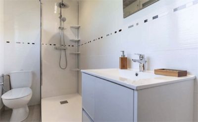 une des salles de douche des Chambres d'hôtes à vendre à Paray-le-Monial en Saône-et-Loire