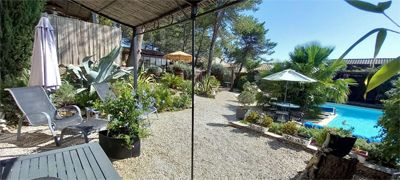 jardin et piscine des Gîte et chambres d'hôtes à vendre à Beaucaire dans le Gard