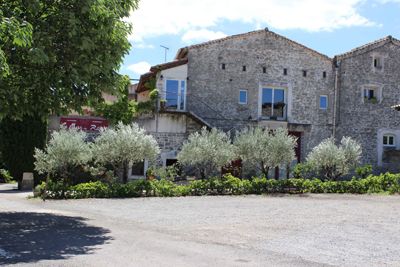 Propriété avec Gîtes, chambres d’hôtes et restaurant de groupe à vendre près de Quissac Gard