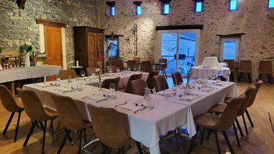 Salle à manger du restaurant des Gîtes, chambres d’hôtes et restaurant de groupe à vendre près de Quissac Gard