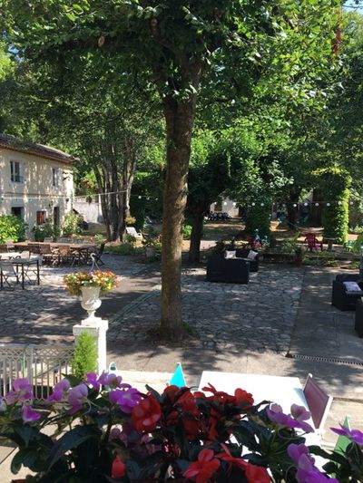 jardin des Chambres d’hôtes et gîte de groupe à vendre à Valleraugue dans le Gard