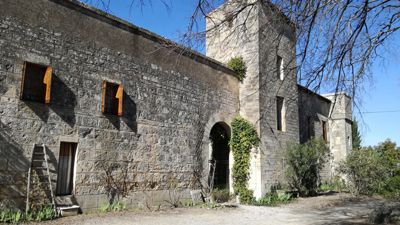 Chambres d'hôtes de la commanderie templière à vendre à Fabrègues entre Montpellier et Sète Hérault