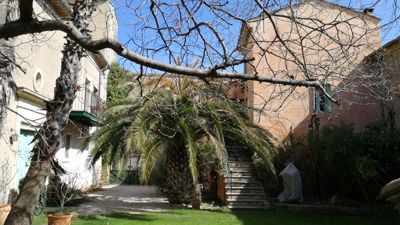 la commanderie vue du jardin des Chambres d'hôtes à vendre à Fabrègues entre Montpellier et Sète Hérault