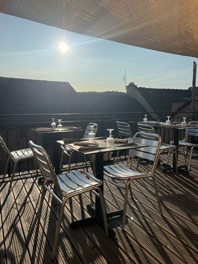 Terrasse des Restaurant et gîte d’étape à vendre sur le chemin de St Jacques de Compostelle à St-Alban-sur-Limagnole en Lozère