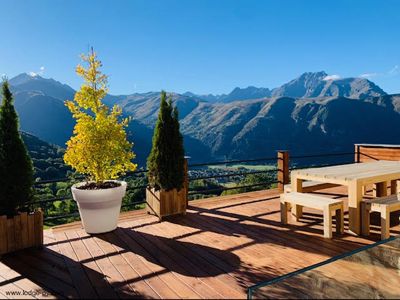 terrasse et vue sur les Pyrénées du Chalet et gîte à vendre à Azet dans les Hautes-Pyrénées