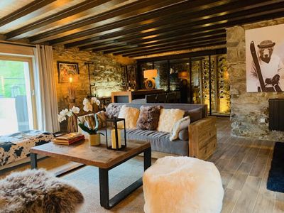 Salon et cheminée du Chalet et gîte à vendre à Azet dans les Hautes-Pyrénées