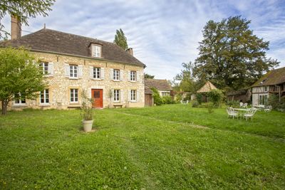 Chambres d'hôtes et gîte à vendre à Pressagny-l'Orguilleux dans l'Eure