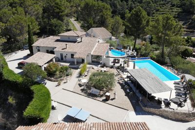 Gîtes et chambres d'hôtes à vendre à Fontaine-de-Vaucluse