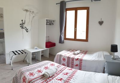 une des chambres du Gîte d’étape et de séjour à vendre à Valdeblore Alpes-Maritimes 