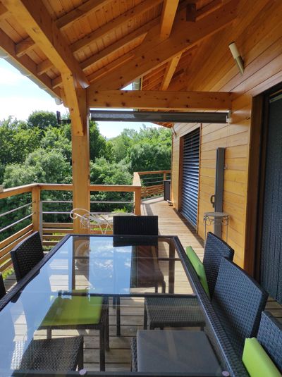 terrasse du chalet avec Chambres d'hôtes à vendre à St Michel de Chaillol en Hautes-Alpes