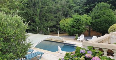 piscine du Domaine avec 5 hébergements insolites à vendre en Vendée