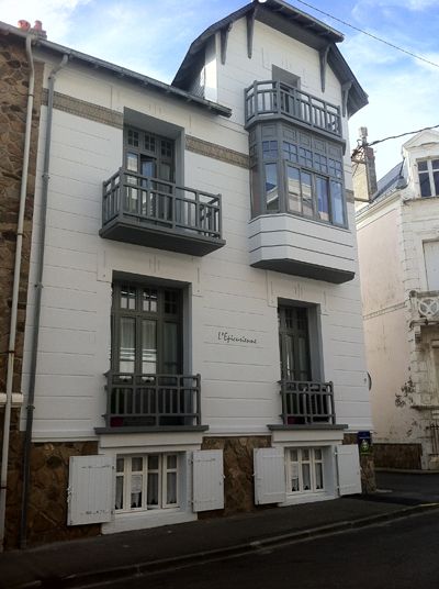 Maison 1920 avec Chambres d'hôtes et gîtes à vendre aux Sables d'Olonne en Vendée