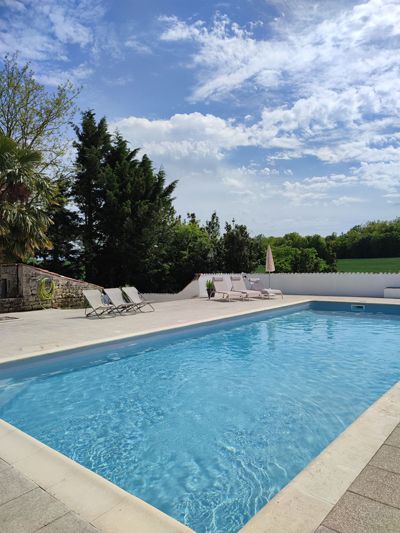 piscine des Chambres d'hôtes à vendre à St Porchaire en Charente-Maritime