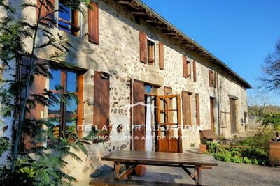 Gîte de groupe à vendre au bord du lac à Saint Quentin sur Charente