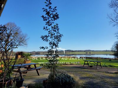 terrasse du Gîte de groupe à vendre au bord du lac à Saint Quentin sur Charente