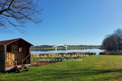 vue sur lac du Gîte de groupe à vendre au bord du lac à Saint Quentin sur Charente